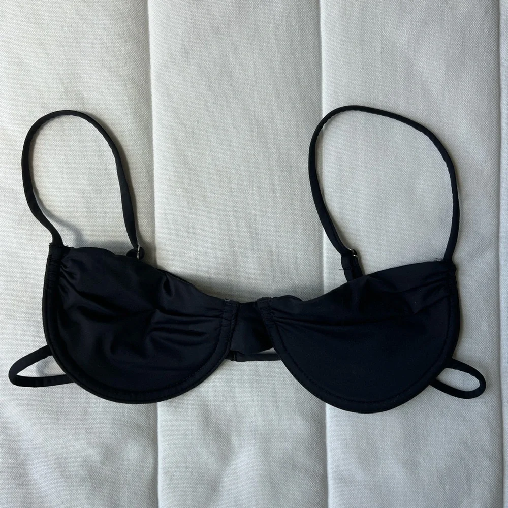 Frankie’s bikinis Maggie underwire top black medium